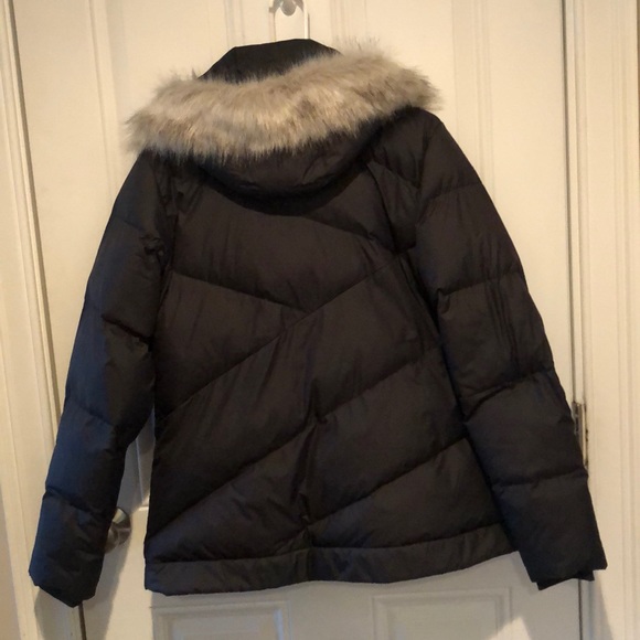 Woman’s Columbia Ski Jacket - Picture 3 of 3